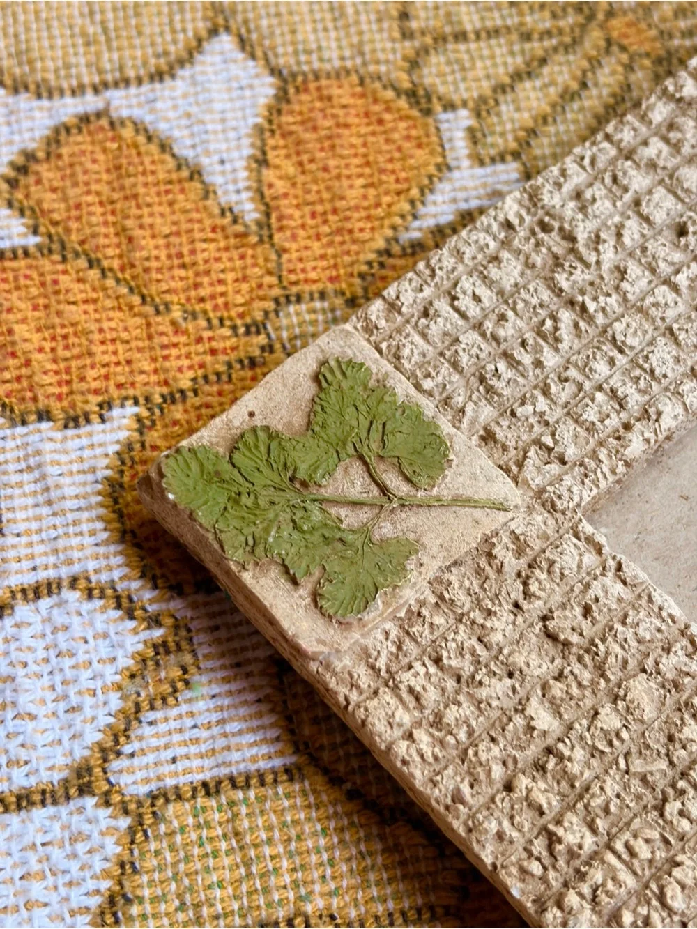 🌿🏺✨ Vintage 90s Raised Herb Botanical Mini Frame ✨🏺🌿
